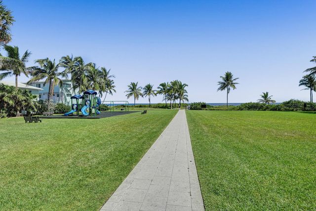 7 Tahoe Lane, Sea Ranch Lakes, FL 33308