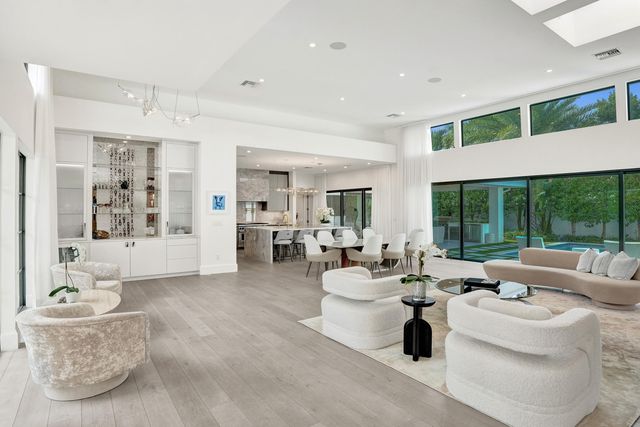 7 Tahoe Lane, Sea Ranch Lakes, FL 33308