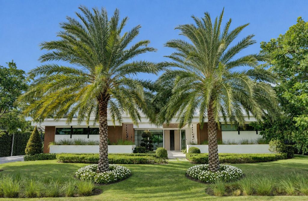 7 Tahoe Lane, Sea Ranch Lakes, FL 33308