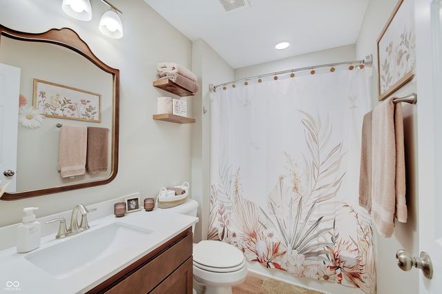 4068 Berry Chase Boulevard, Greenwood, IN 46143