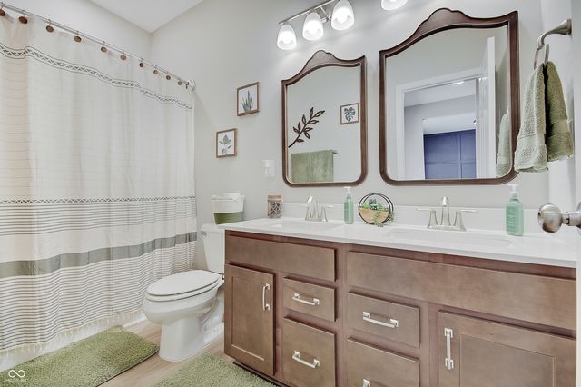4068 Berry Chase Boulevard, Greenwood, IN 46143