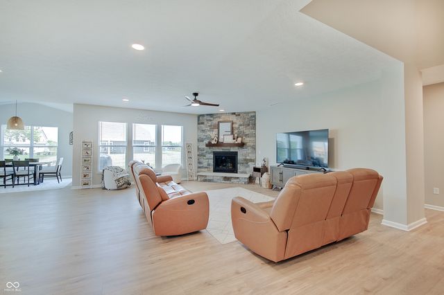 4068 Berry Chase Boulevard, Greenwood, IN 46143