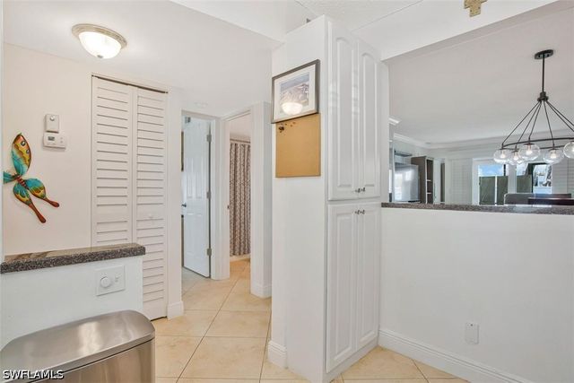 4318 27th CT SW 101, Naples, FL 34116