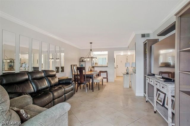4318 27th CT SW 101, Naples, FL 34116