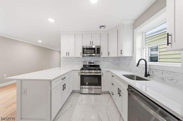 840 Martin St, Elizabeth City, NJ 07201