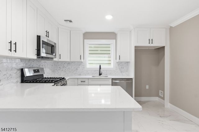 840 Martin St, Elizabeth City, NJ 07201