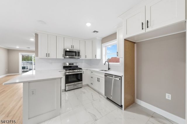 840 Martin St, Elizabeth City, NJ 07201