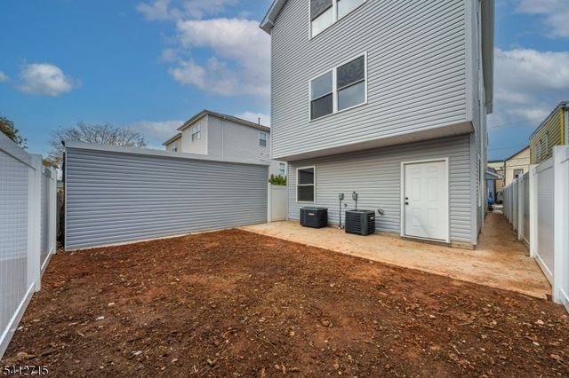 840 Martin St, Elizabeth City, NJ 07201