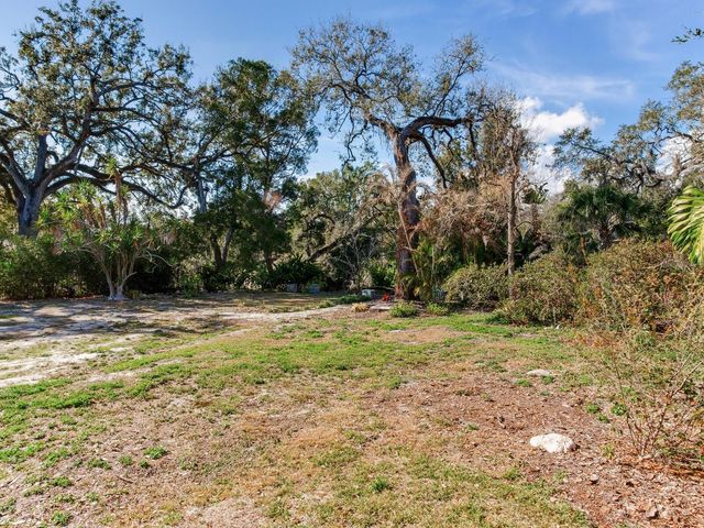 1214 E PARK CIRCLE, Tampa, FL 33604