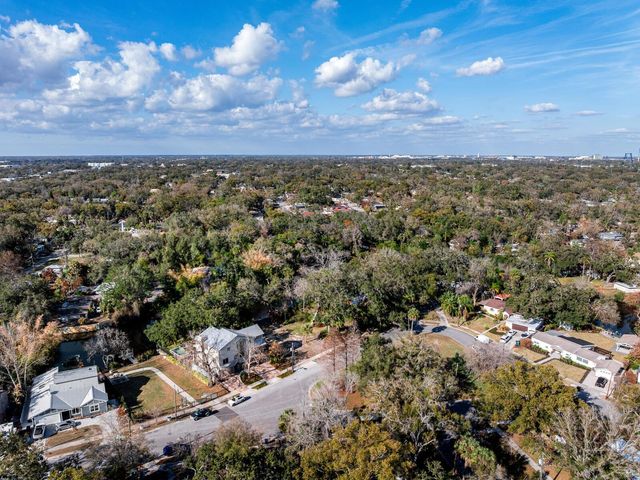 1214 E PARK CIRCLE, Tampa, FL 33604