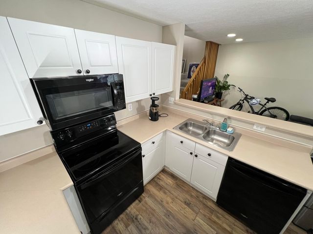 380 Oxford Oak Drive, Blacklick, OH 43004