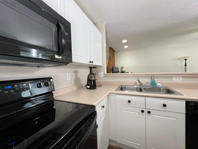 380 Oxford Oak Drive, Blacklick, OH 43004