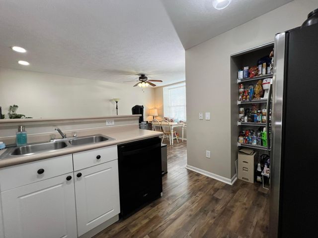 380 Oxford Oak Drive, Blacklick, OH 43004