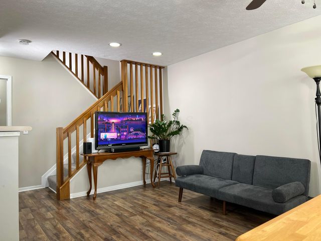 380 Oxford Oak Drive, Blacklick, OH 43004