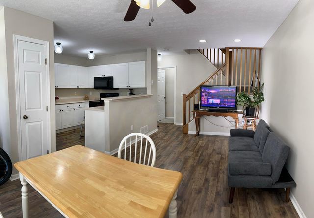 380 Oxford Oak Drive, Blacklick, OH 43004