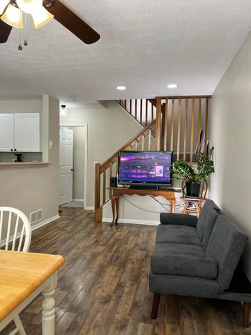 380 Oxford Oak Drive, Blacklick, OH 43004