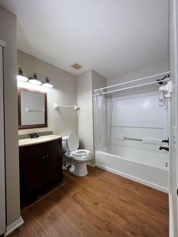 380 Oxford Oak Drive, Blacklick, OH 43004