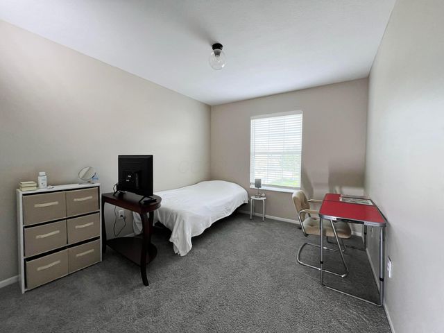 380 Oxford Oak Drive, Blacklick, OH 43004