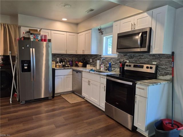 1301 Cypress PL, Chesapeake, VA 23320
