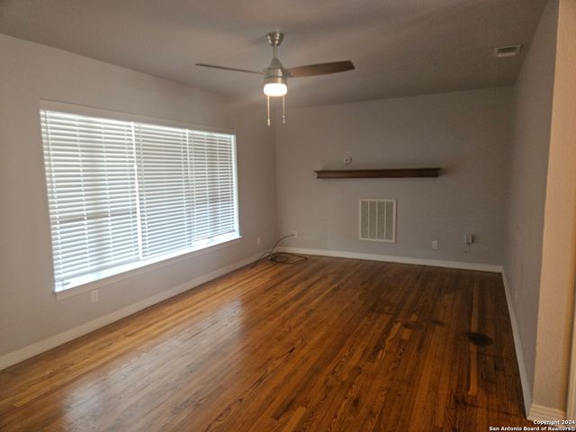 131 BETHANY PL, San Antonio, TX 78201