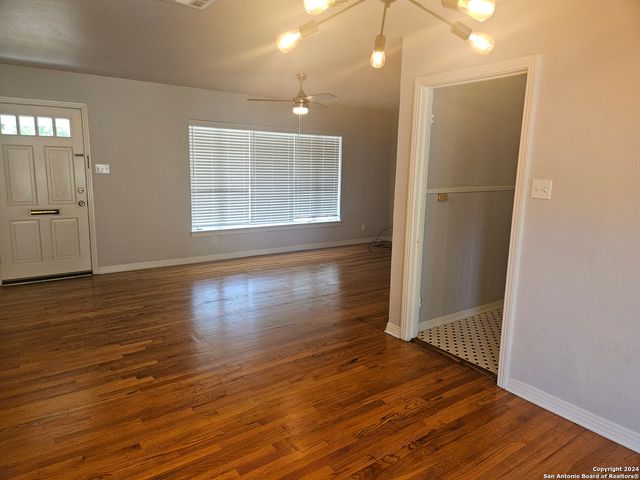 131 BETHANY PL, San Antonio, TX 78201