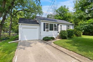 3906 Grove Avenue, Mchenry, IL 60050
