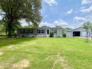2045 HARDIN GRAVEYARD RD, Adamsville, TN 38310