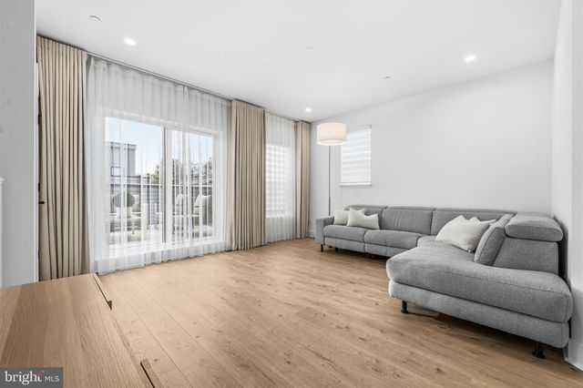 2040 TYSONS RIDGELINE RD, Falls Church, VA 22043