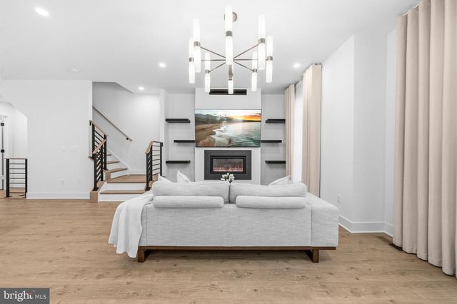 2040 TYSONS RIDGELINE RD, Falls Church, VA 22043