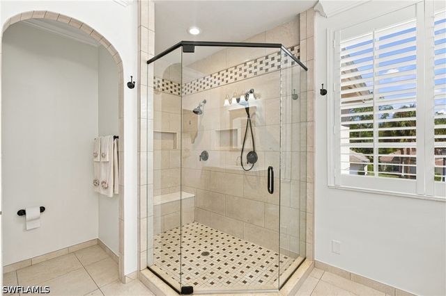 1289 Barrigona CT, Naples, FL 34119