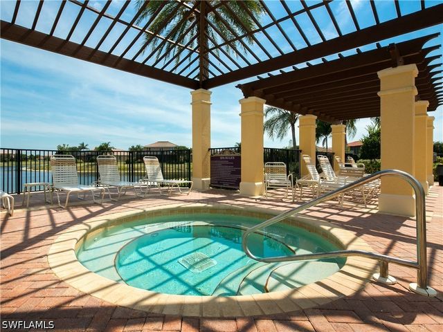 1289 Barrigona CT, Naples, FL 34119