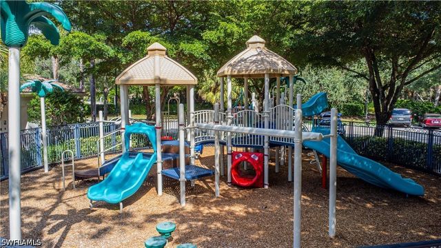 1289 Barrigona CT, Naples, FL 34119
