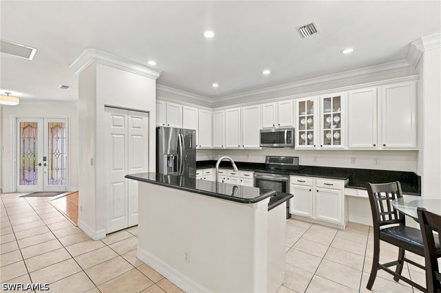 1289 Barrigona CT, Naples, FL 34119