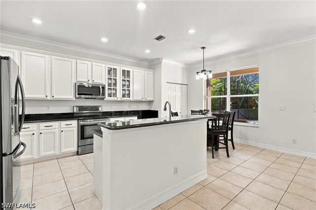 1289 Barrigona CT, Naples, FL 34119