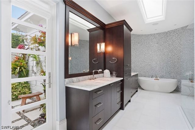 1870 4th ST S, Naples, FL 34102