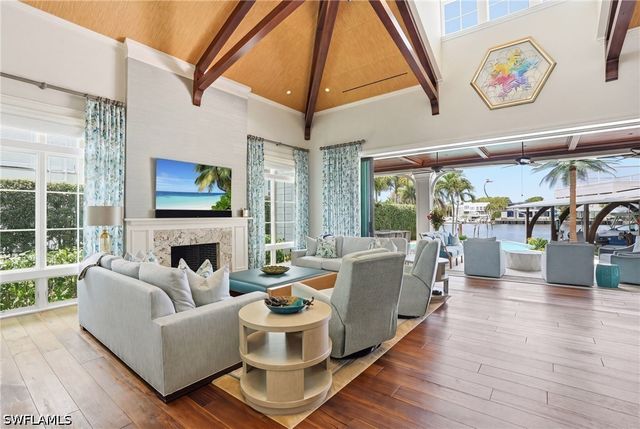 1870 4th ST S, Naples, FL 34102