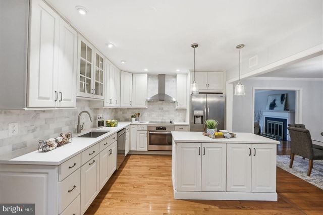 5910 OVERLEA RD, Bethesda, MD 20816