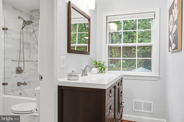 5910 OVERLEA RD, Bethesda, MD 20816