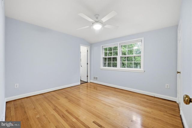 5910 OVERLEA RD, Bethesda, MD 20816