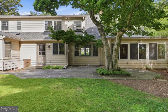 5910 OVERLEA RD, Bethesda, MD 20816
