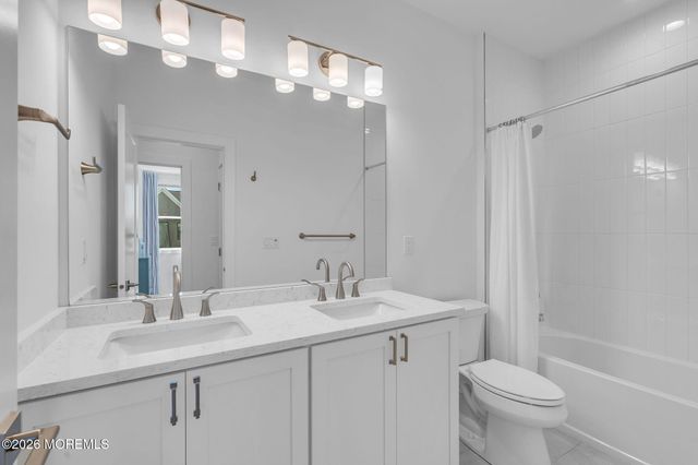 38 Waller Drive, Middletown, NJ 07748