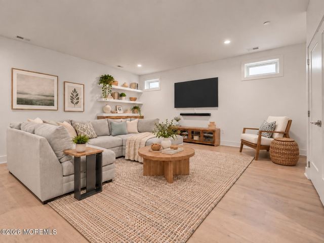 38 Waller Drive, Middletown, NJ 07748