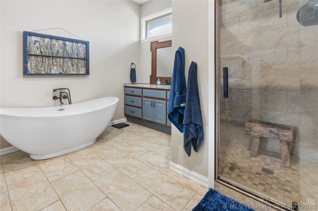 11802 S Hickory Lane, Claremore, OK 74017