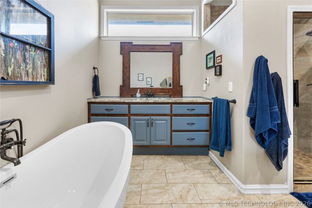 11802 S Hickory Lane, Claremore, OK 74017