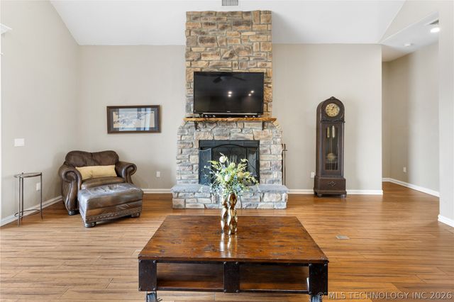 11802 S Hickory Lane, Claremore, OK 74017