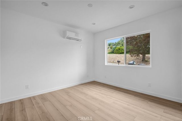 21713 Mulholland Dr, Woodland Hills, CA 91364