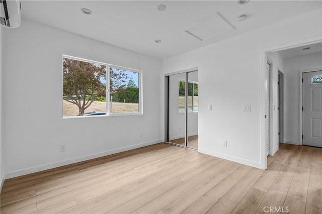 21713 Mulholland Dr, Woodland Hills, CA 91364