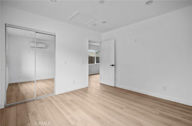 21713 Mulholland Dr, Woodland Hills, CA 91364