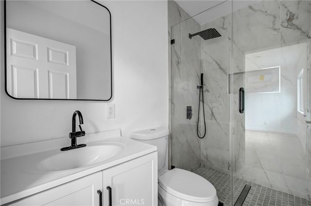 21713 Mulholland Dr, Woodland Hills, CA 91364