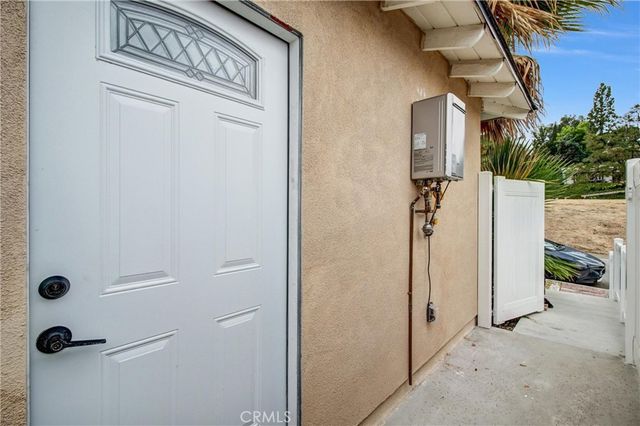 21713 Mulholland Dr, Woodland Hills, CA 91364